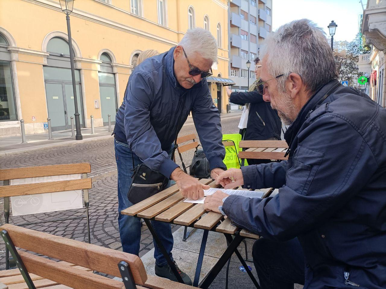 Copertina per Gorizia, banchetti per il referendum sulla ciclabile: servono 1500 firme